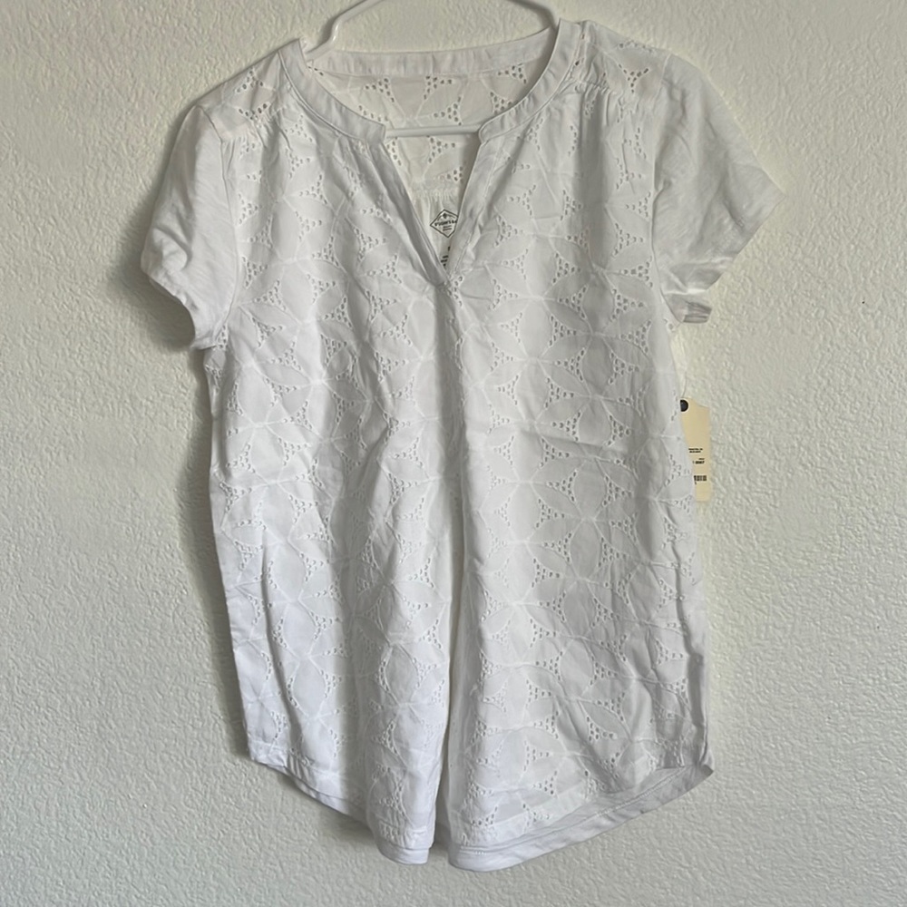 (NWT) White eyelet short sleeve v neck